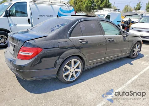 2014 Mercedes-Benz C 250 z USA, uszkodzony, nr VIN WDDGF4HB6ER317347